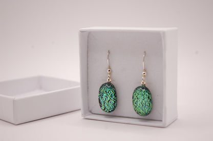 Par Örhängen - Dichroic Glas - Grön - Silver - Marianne Degener