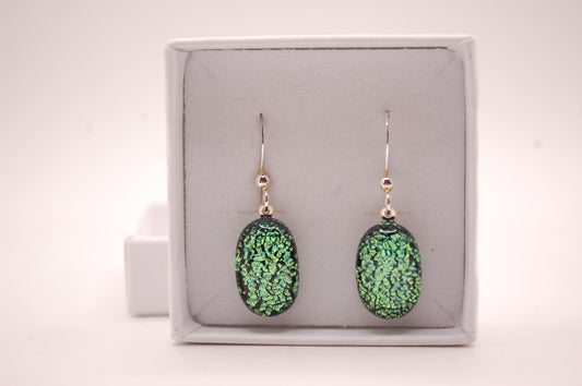Par Örhängen - Dichroic Glas - Grön - Silver - Marianne Degener