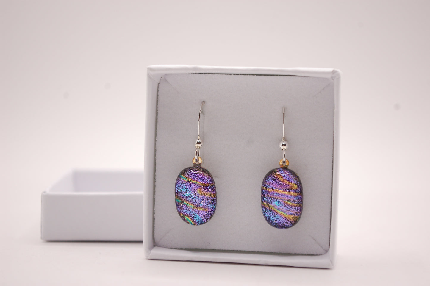 Par Örhängen - Dichroic Glas - Lila - Silver - Marianne Degener