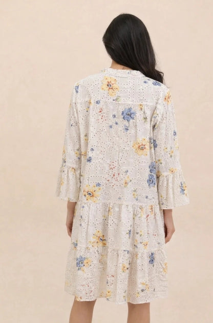 Klänning m. blommönster i 100 % bomull : Beige