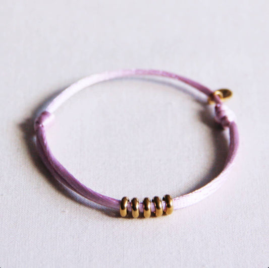 Satinarmband med ringer — Lila/Gold