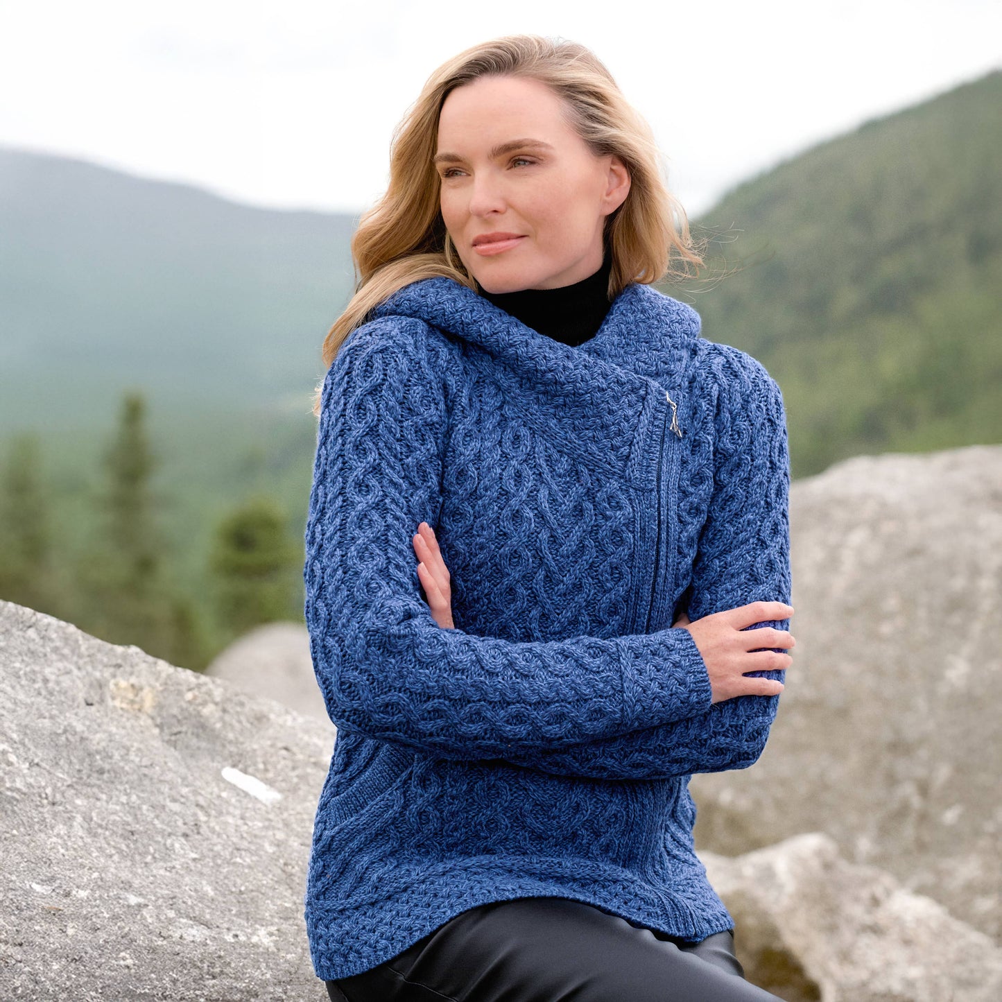 Cardigan med huva och hjärt Design Huva - 100% Merinoull - Marl Blue