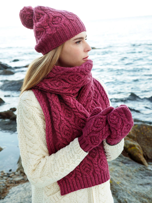 Halsduk i  Bladdesign - 100% Merinoull - Berry