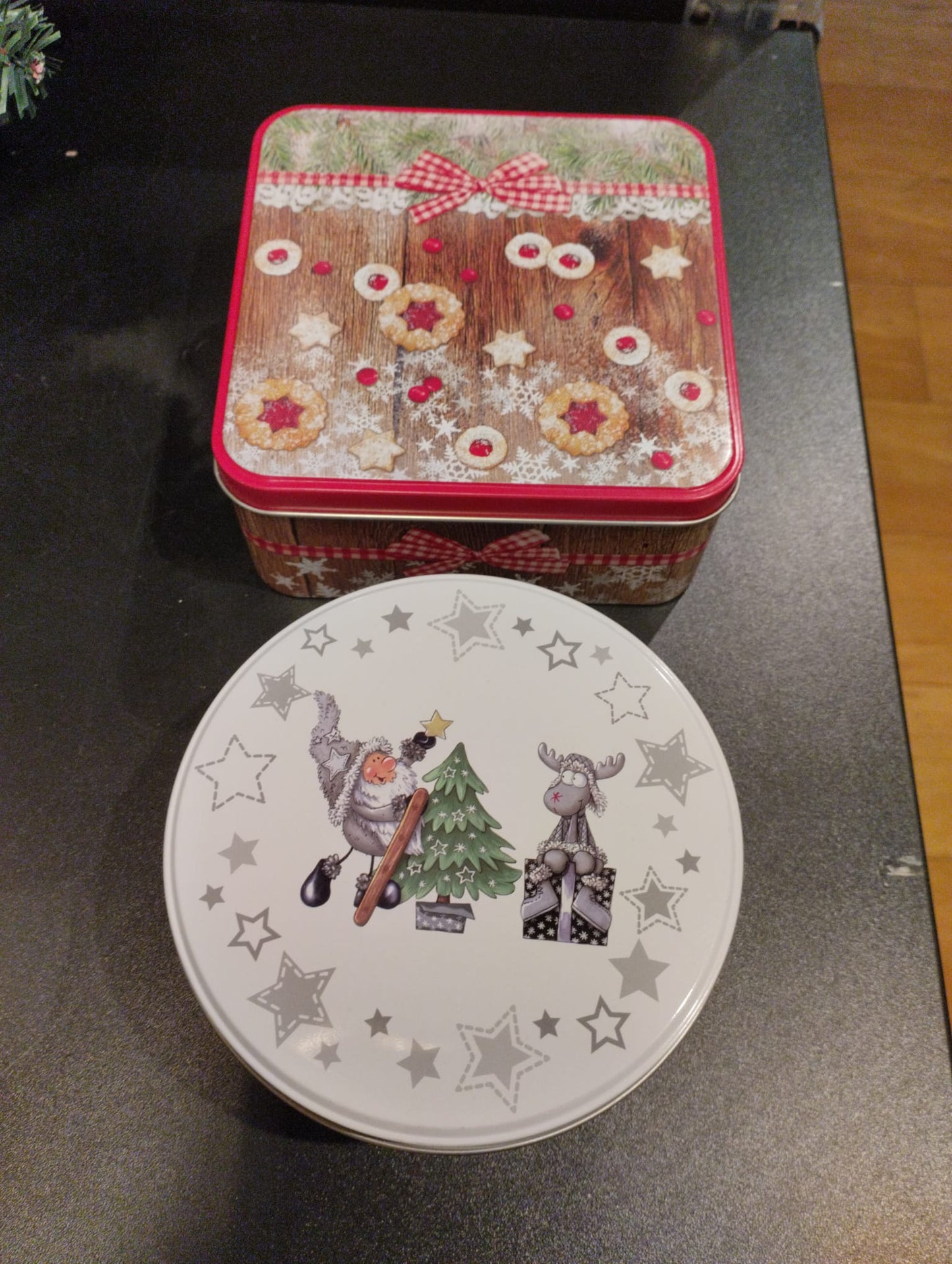 Småkagedåse - julemand og elge - lille