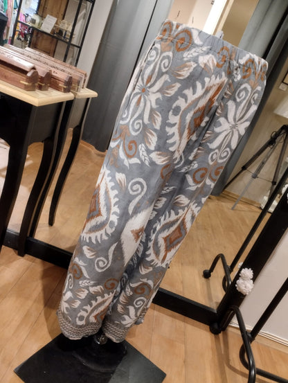 Breda byxor - grönt med abstrakt mönster - XL/XXL - 950-1P