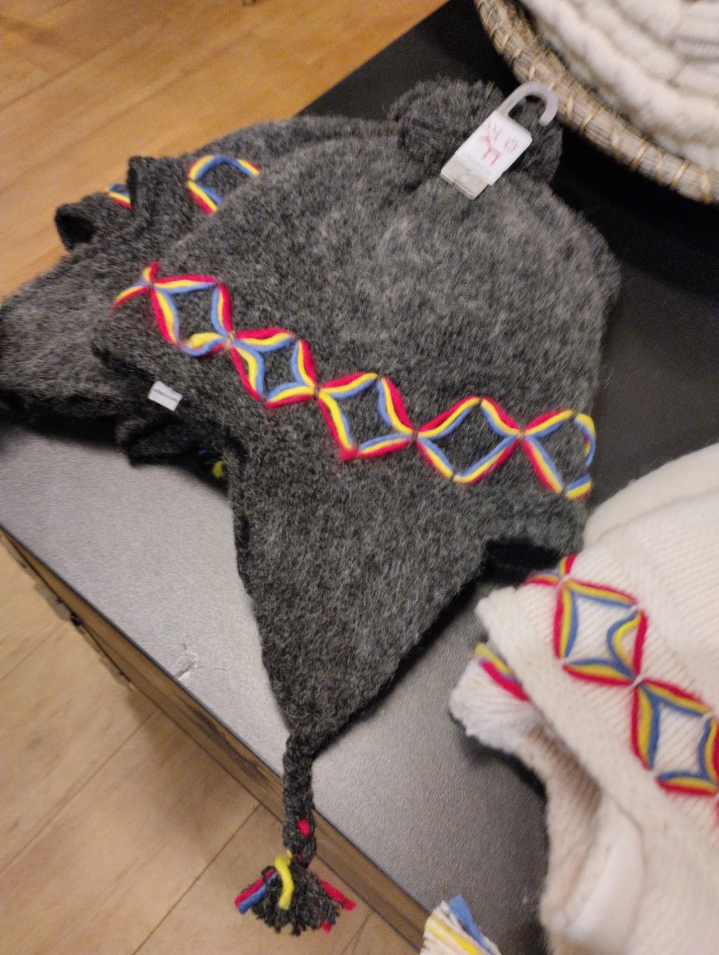 Pajala Stickad mössa: Mörkgrå / M