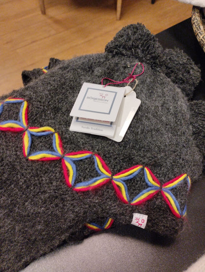 Pajala Stickad mössa: Mörkgrå / M