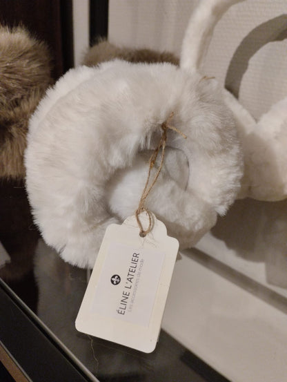 Öronskydd i fuskpäls: Vit