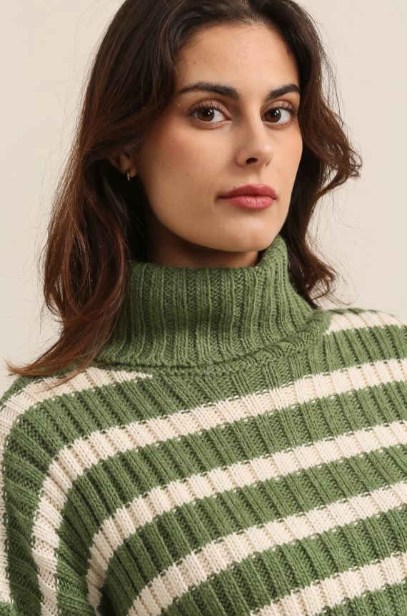 Stickad randig tröja med turtleneck