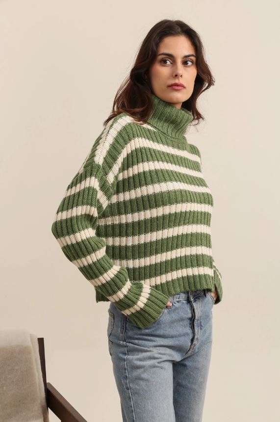 Stickad randig tröja med turtleneck