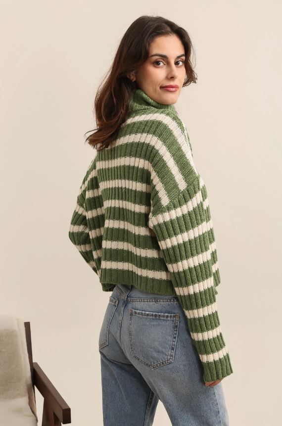 Stickad randig tröja med turtleneck