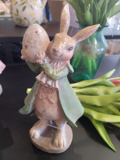 Påskhare med ett dekorativt ägg - H 20cm