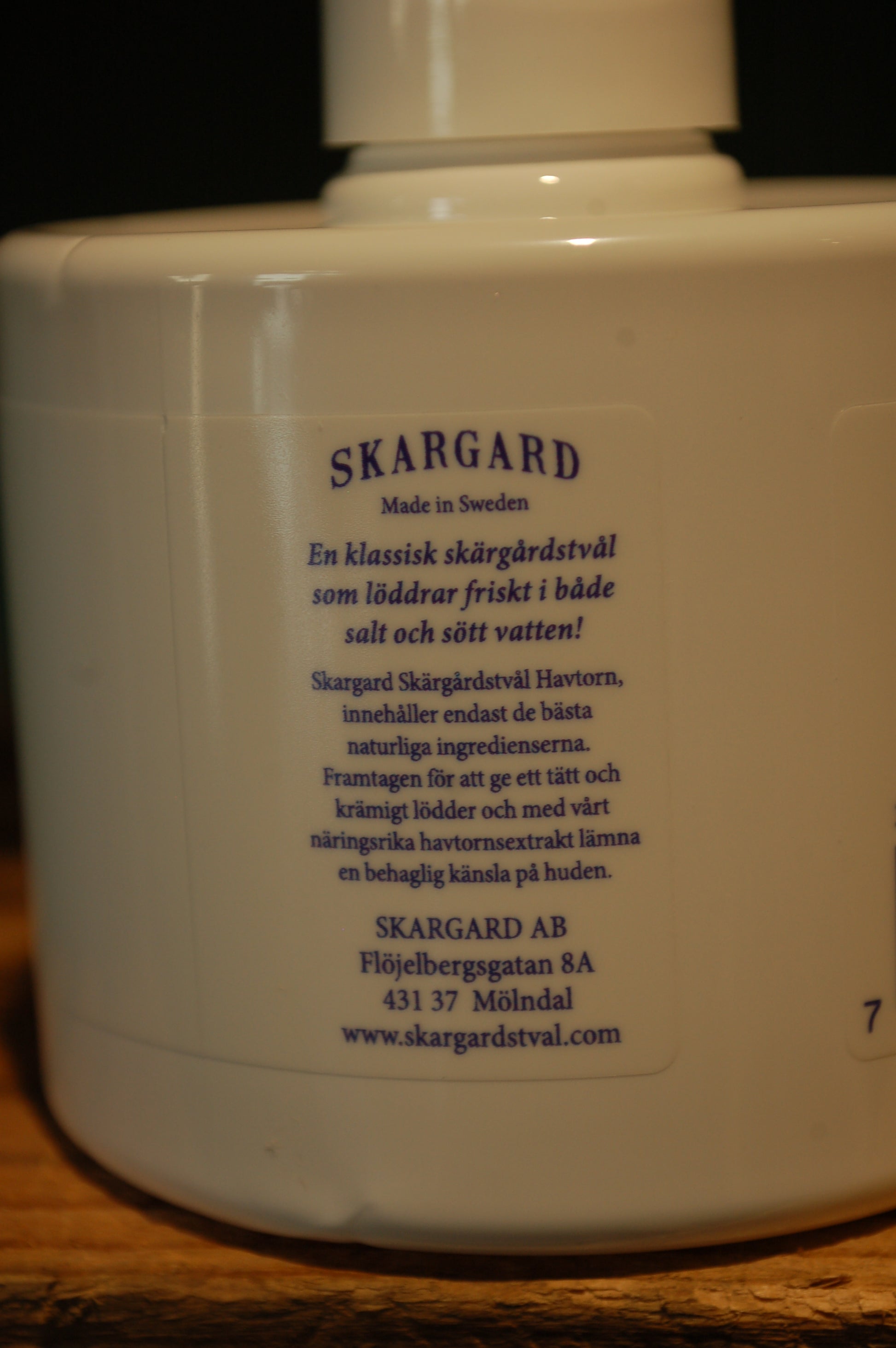 Skargard Skärgårdstvål innehåller endast de bästa naturliga ingredienserna. Framtagen för att ge ett tätt och krämigt lödder och med Skargards näringsrika havtornsextrakt lämna en behaglig känsla på huden.  Made in Sweden  Innehåll: 300ml